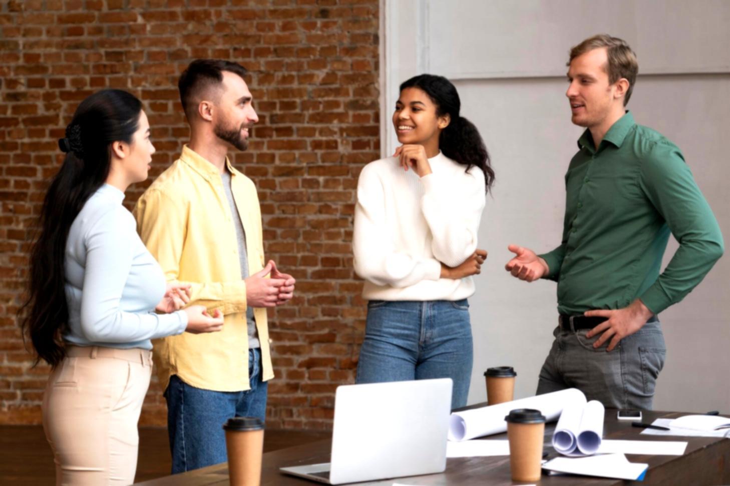 Étudiants travaillant sur l'analyse de portefeuilles d'investissement